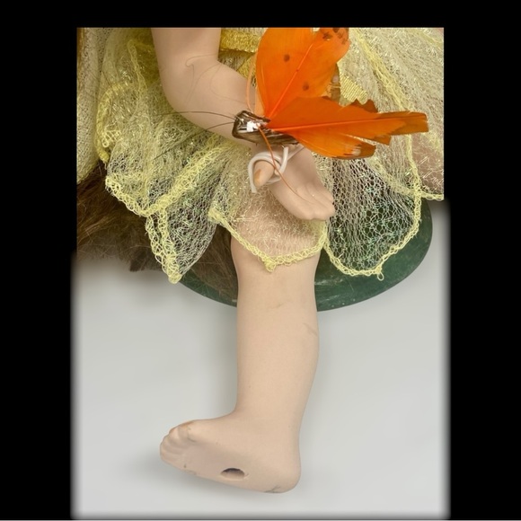 Ashley Belle Vintage Flower Fairy Porcelain Doll 14" w/ COA & Box - Picture 5 of 8